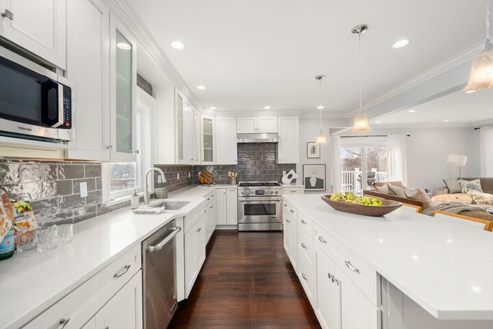 Property Photo:  20 Manthorne Rd 2  MA 02132 