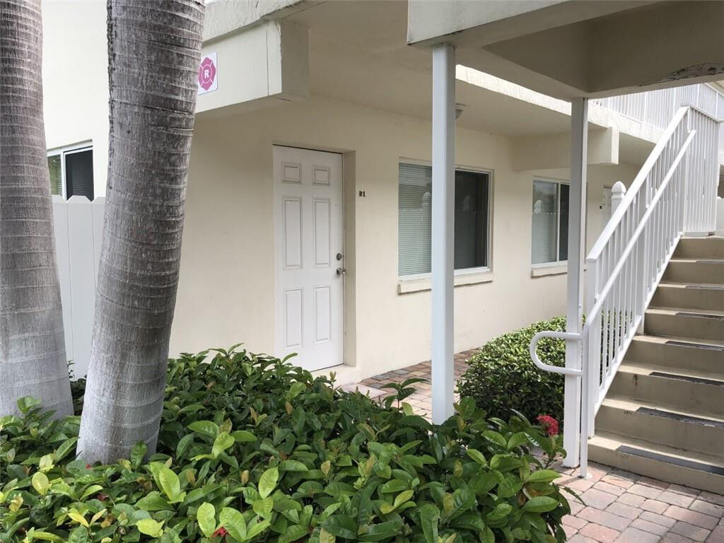 Property Photo: 1892 NE 46th Street B 1 FL 33308