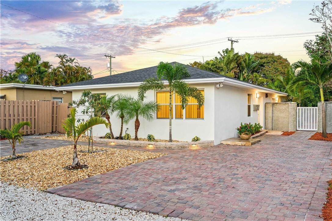 Property Photo:  1306 NE 14th Avenue 2  FL 33304 