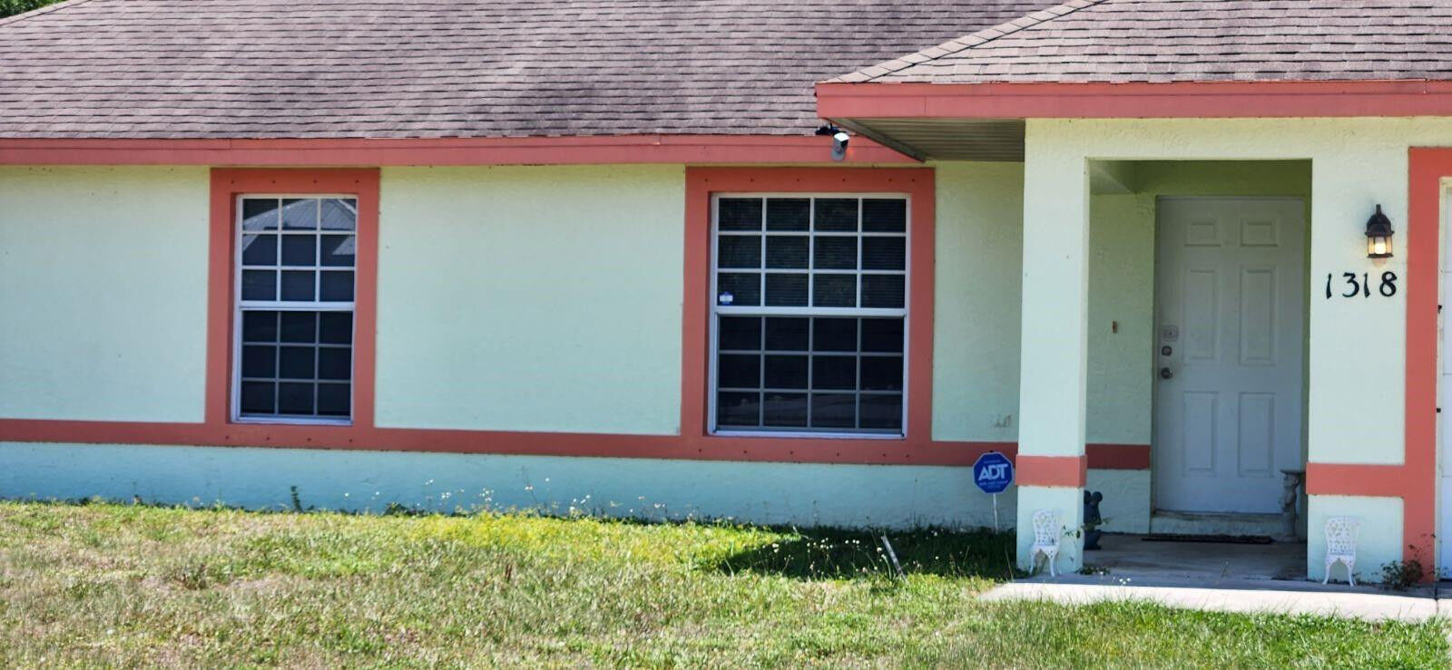 Property Photo: 1318 SW Kapok Avenue FL 34953