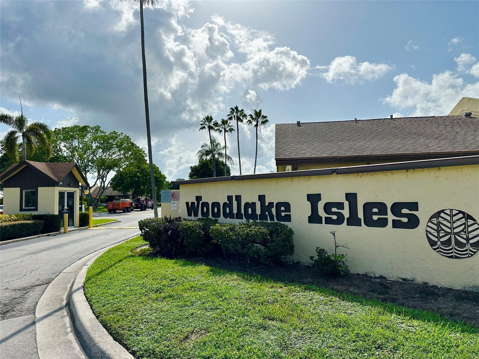 Property Photo: 535 Banks Road 2-521 FL 33063