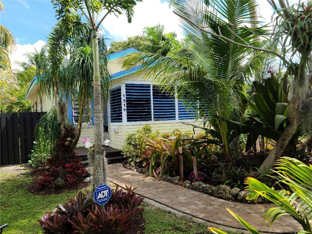 Property Photo: 1214 NE 2nd Avenue FL 33304