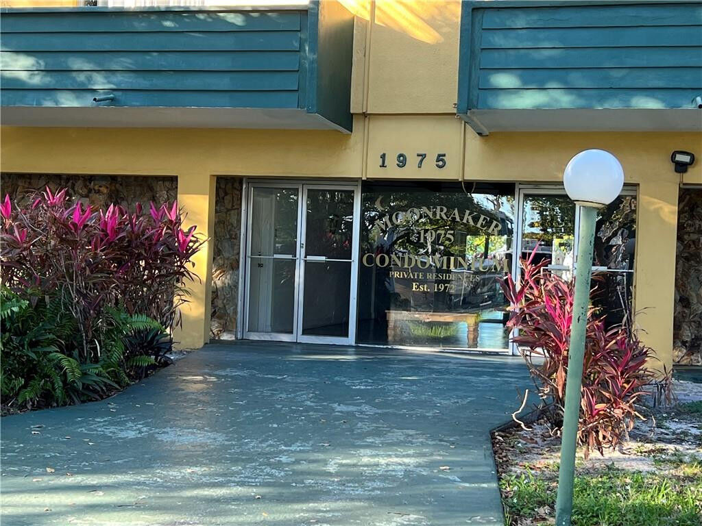 Property Photo:  1975 NE 135th Street 3R  FL 33181 