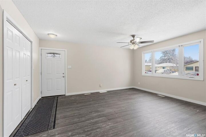 Property Photo:  258 Waterloo Crescent  SK S7H 4G5 