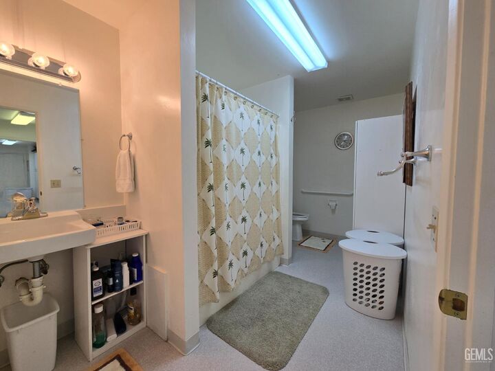 Property Photo: 7815 Niles Street CA 93306