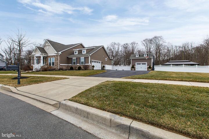 Property Photo:  836 Sweet Birch Drive  DE 19709 