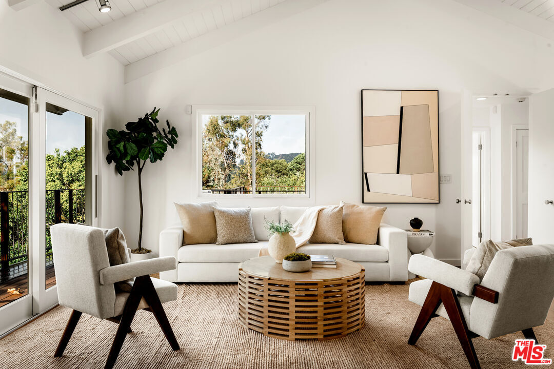 Property Photo:  2745 La Cuesta Dr  CA 90046 