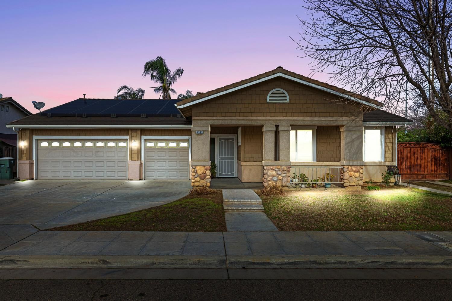 Property Photo: 5787 E Byrd Avenue CA 93727