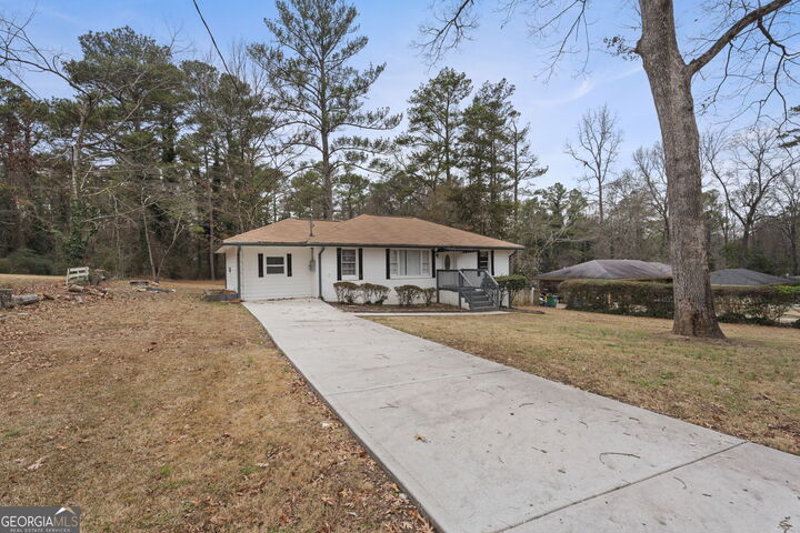 Property Photo: 1621 N Columbia Place GA 30032
