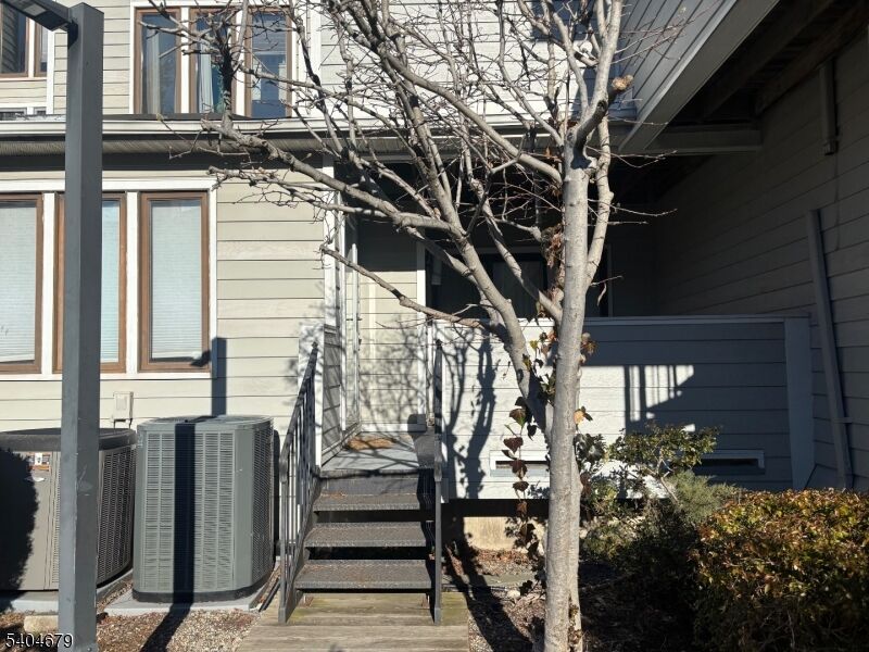 Property Photo:  748 Mainsail Ln  NJ 07094 