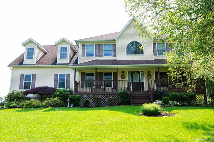 Property Photo:  7 Victorian Court  NY 12547 