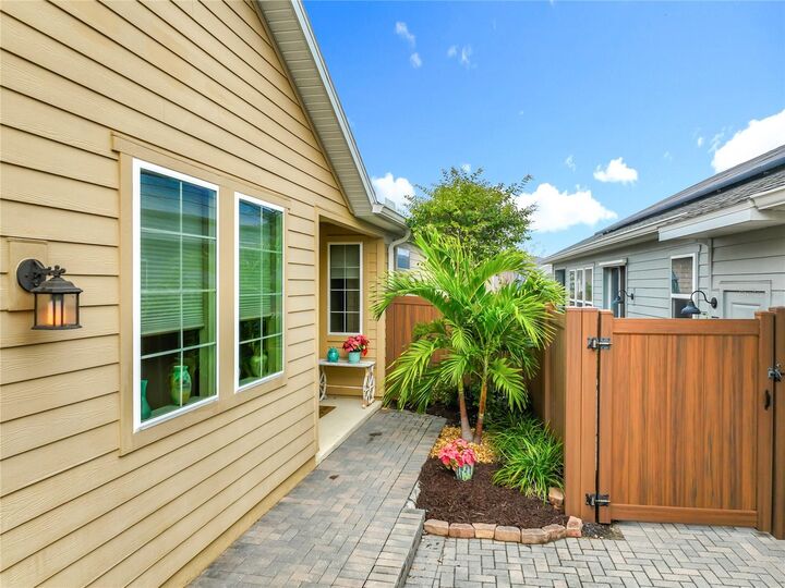 Property Photo:  383 Alcove Drive  FL 34736 