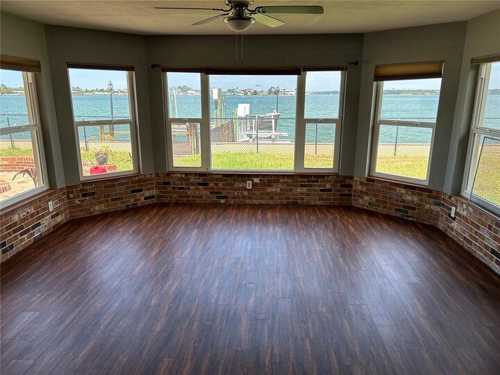 Property Photo:  21 Paradise Lane  FL 33706 