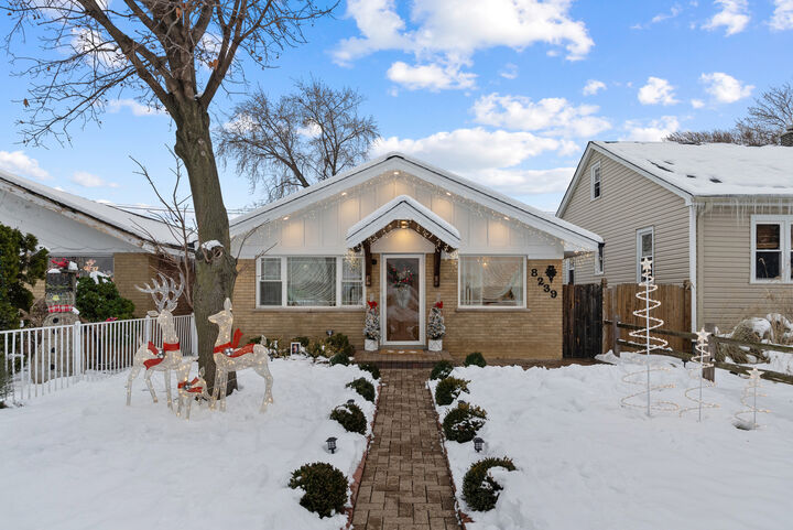 Property Photo: 8239 Sayre Avenue IL 60459