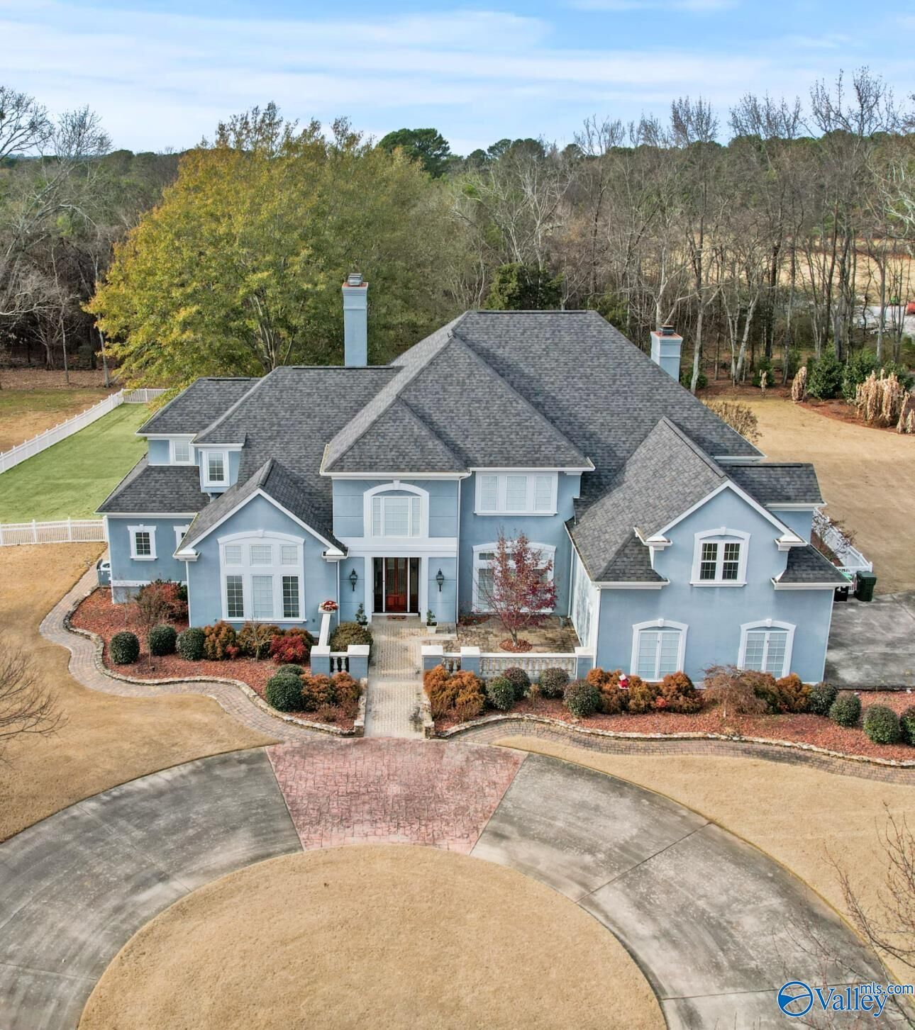 Property Photo: 2600 Applewood Circle SE AL 35603