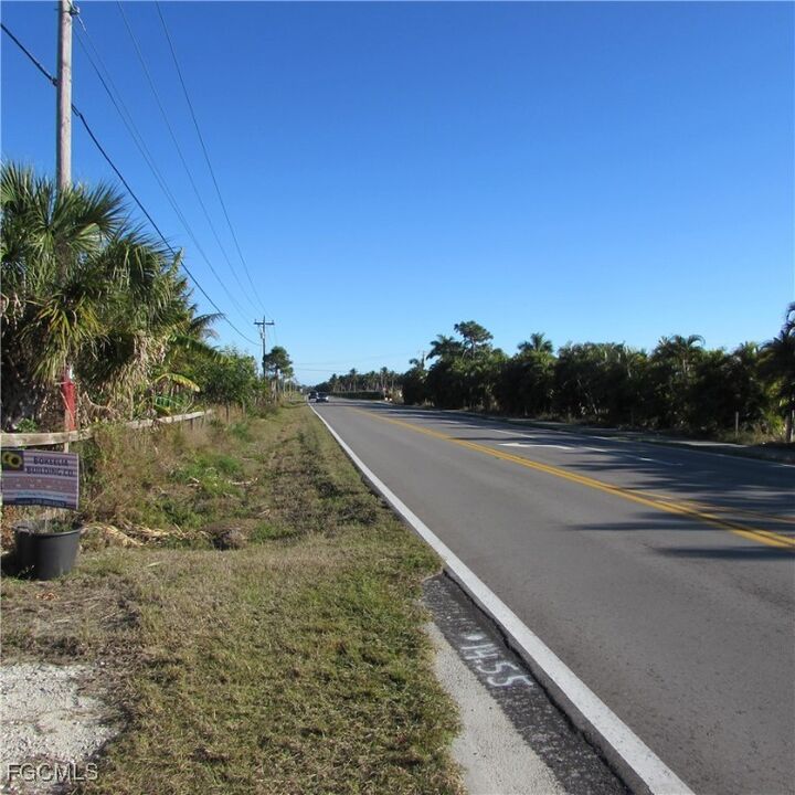 Property Photo: 13560 / 13572 Stringfellow Road FL 33922