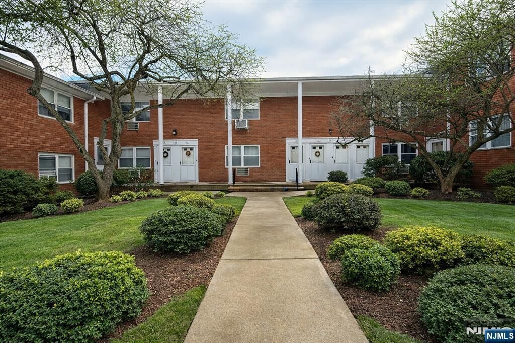 Property Photo:  55 Knox Terrace 1A  NJ 07470 