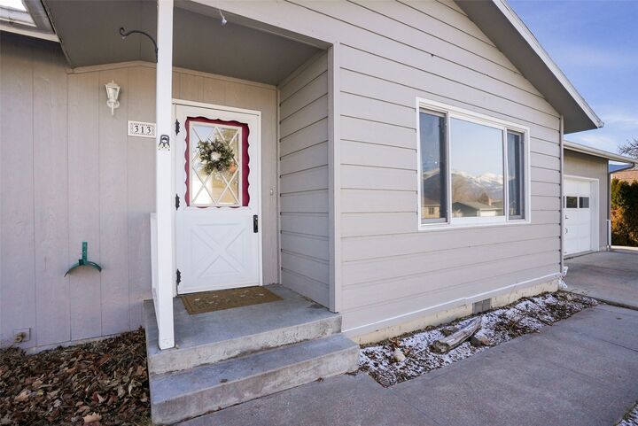 Property Photo: 313 E 8th Street MT 59870