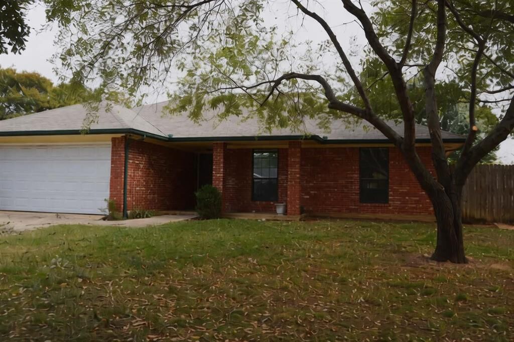 Property Photo:  2705 Parkview Drive  TX 76210 