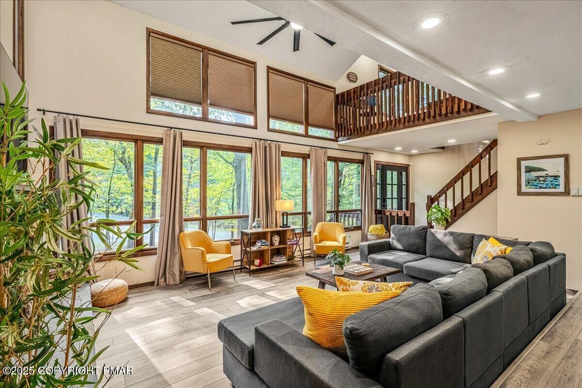 Property Photo: 1119 Kensington Drive PA 18301