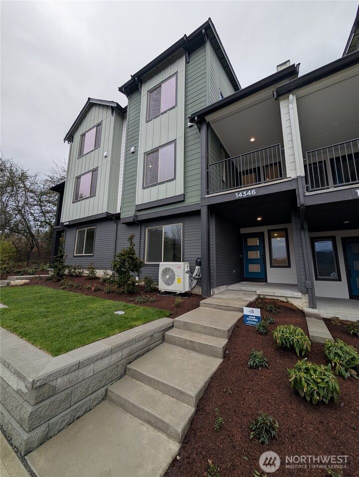 Property Photo:  14346  1st Avenue NE 54-E  WA 98019 