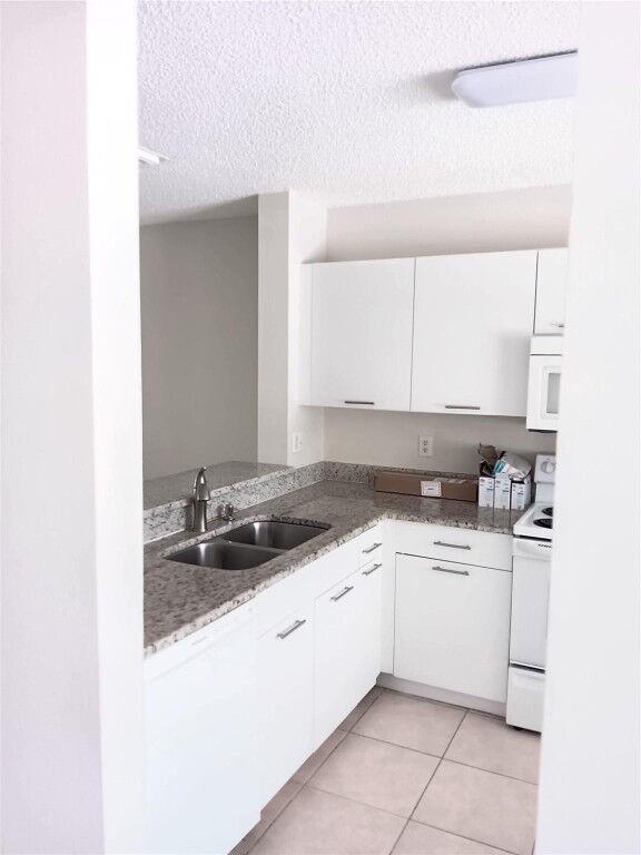 Property Photo:  20869 NW 2nd Street 1  FL 33029 