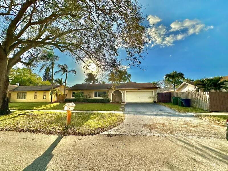 Property Photo:  5007 SW 105th Avenue  FL 33328 