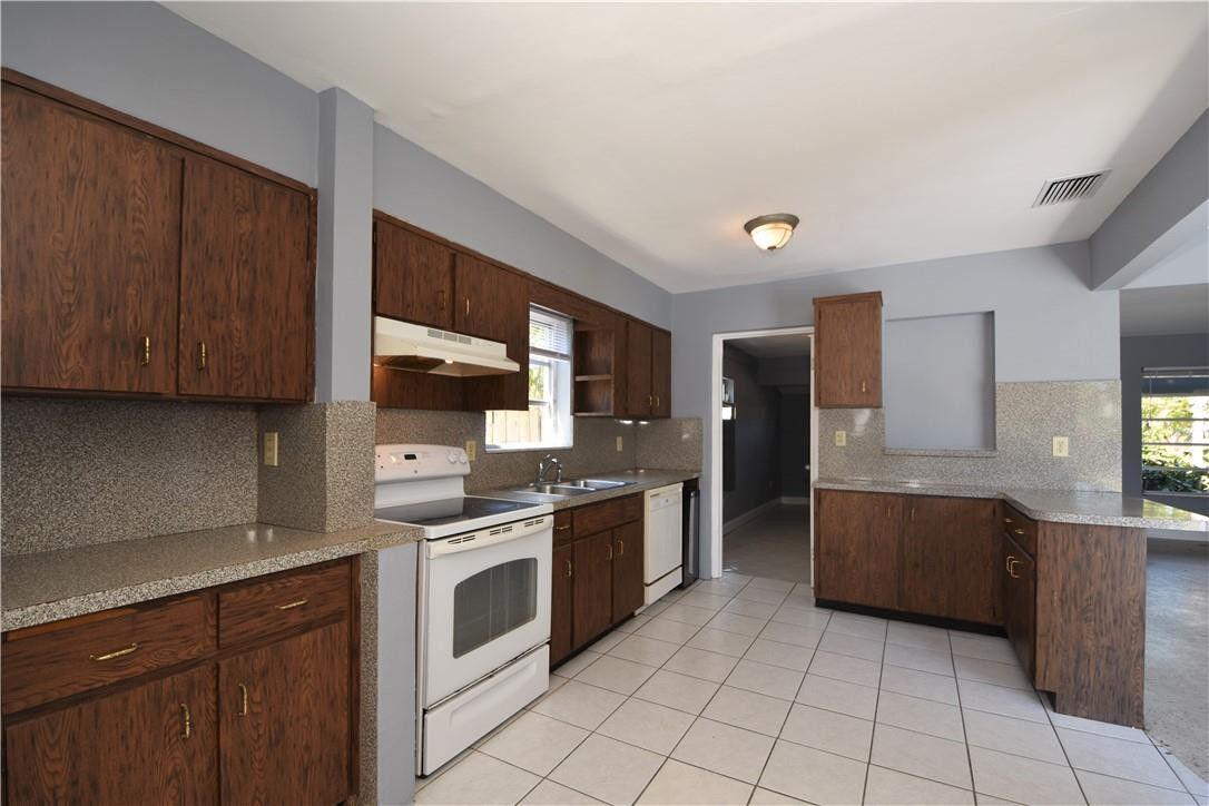 Property Photo:  830 NE 34th Street  FL 33334 