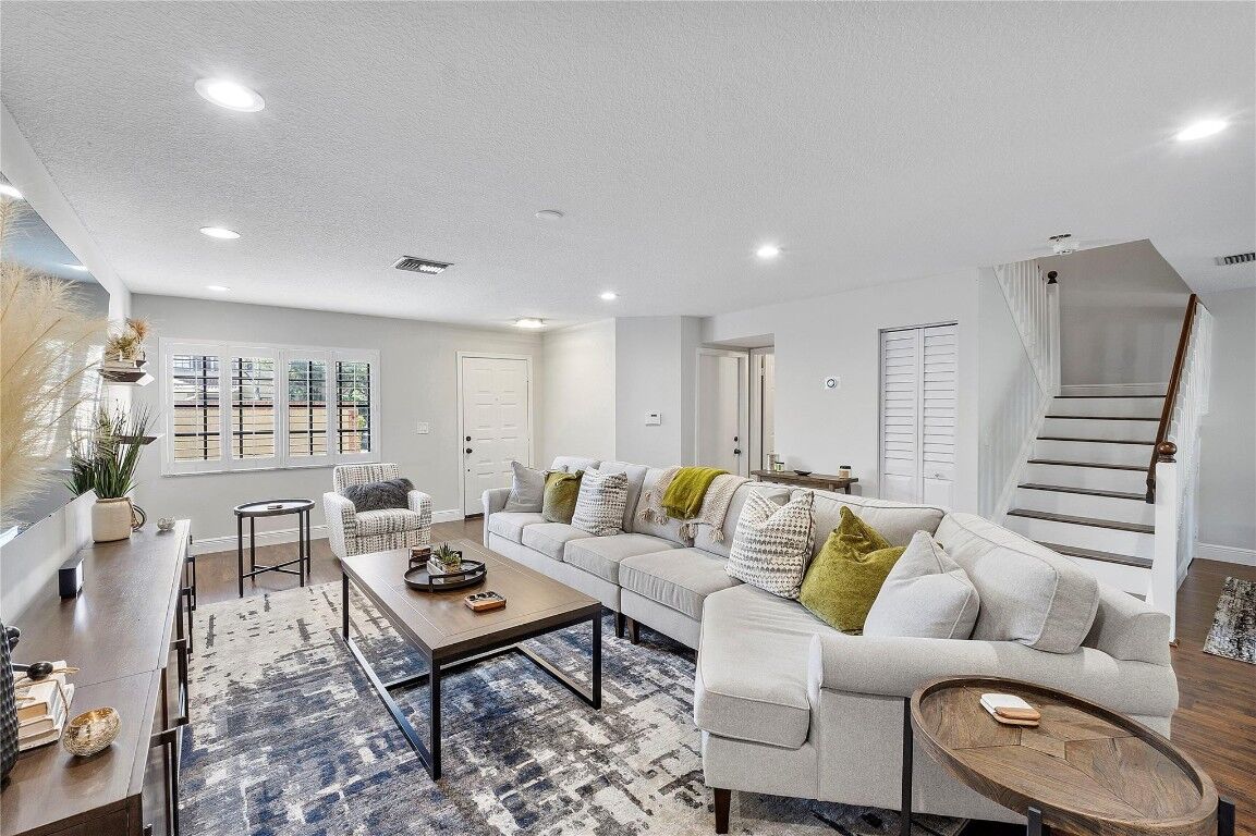 Property Photo:  9128 Vineyard Lake Drive  FL 33324 