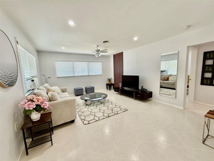 Property Photo:  23 NE 19th Avenue  FL 33060 