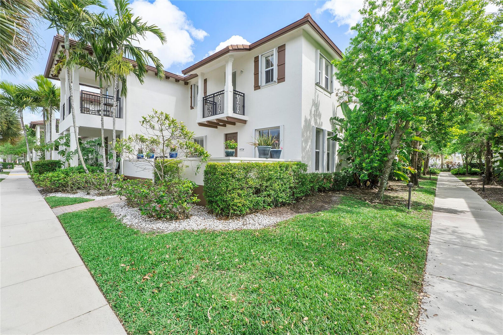 Property Photo: 4724 N Acadian Trail FL 33073