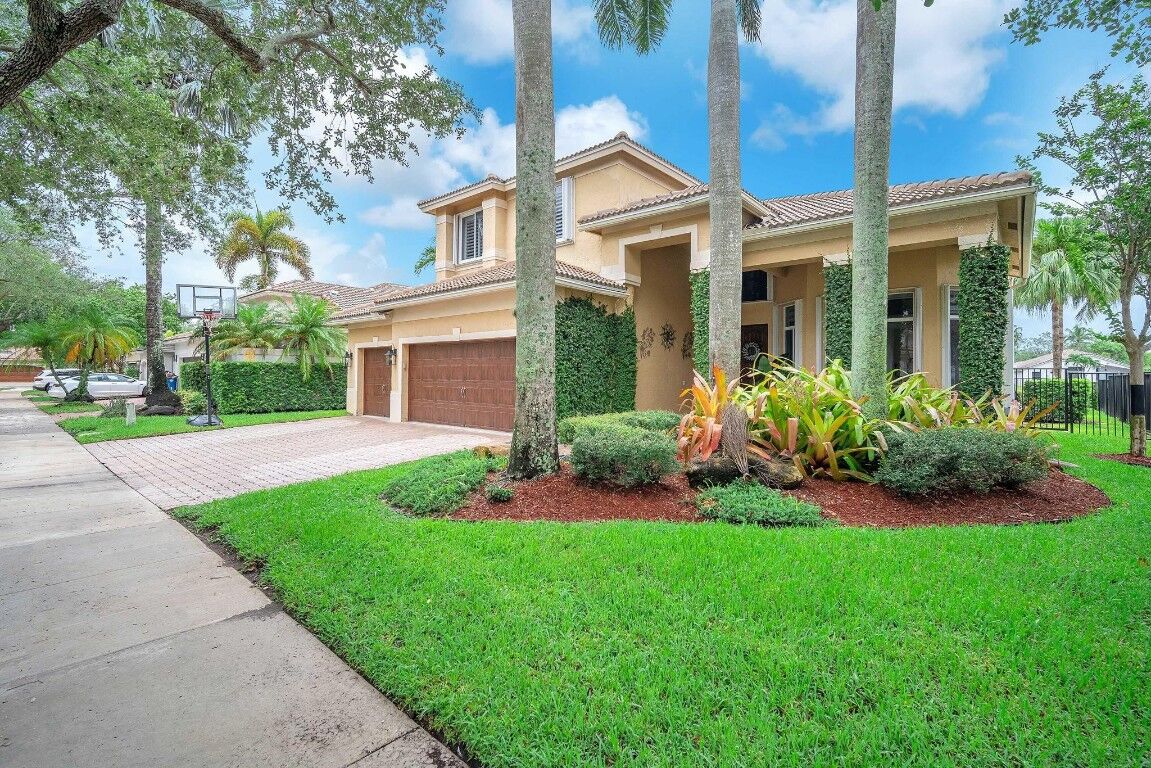 Property Photo:  2801 Oakbrook Manor  FL 33332 