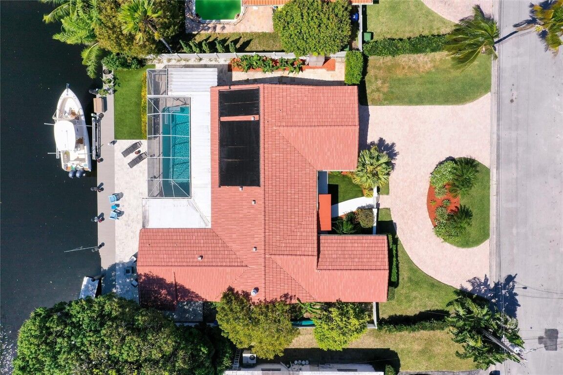 Property Photo: 5571 NE 28th Avenue FL 33308