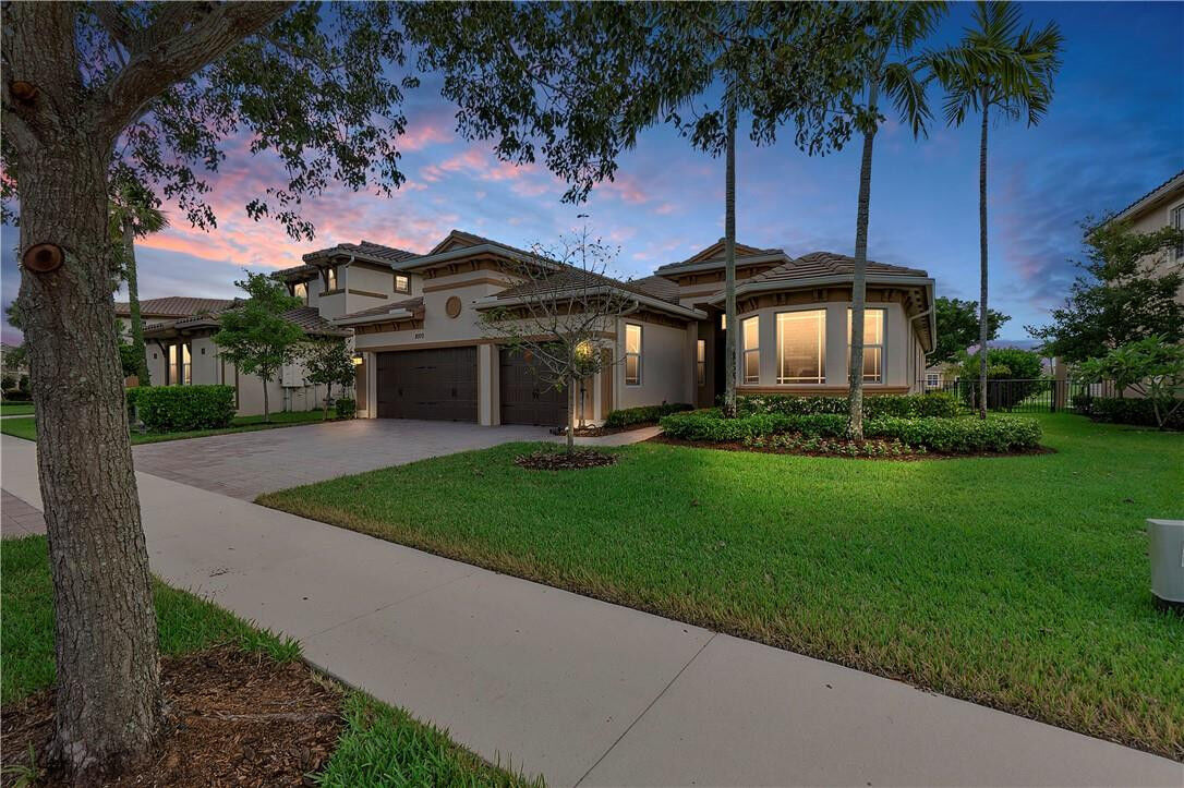 Property Photo:  8970 Edgewater Bend  FL 33076 