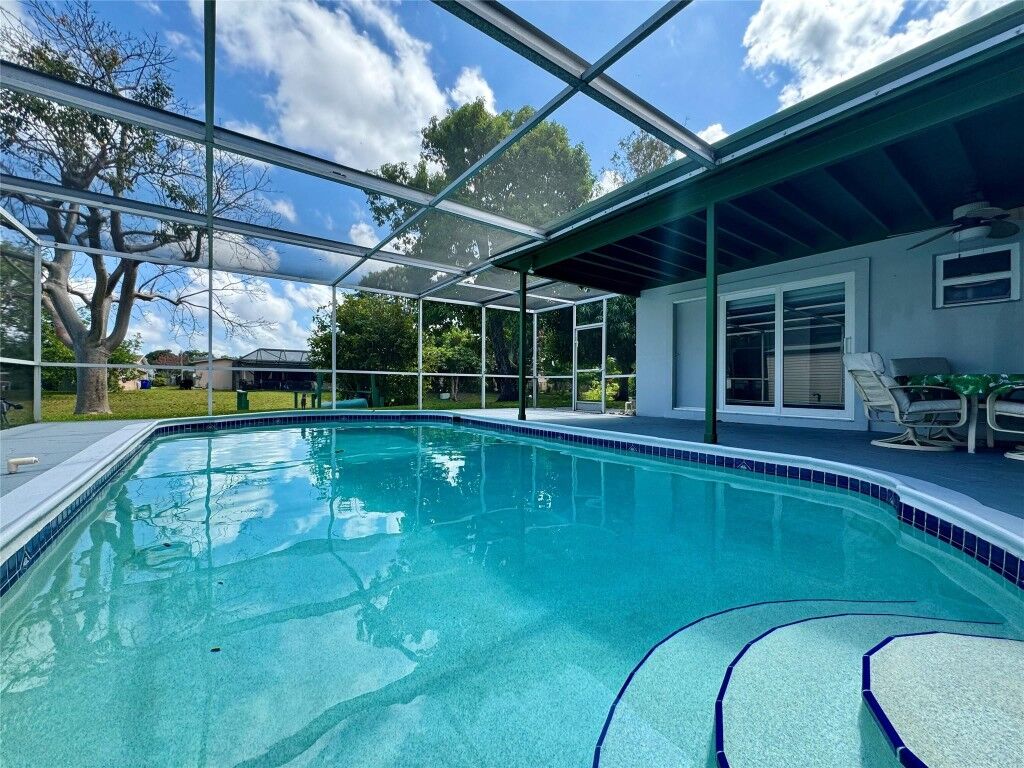 Property Photo: 6812 NW 3rd Street FL 33063