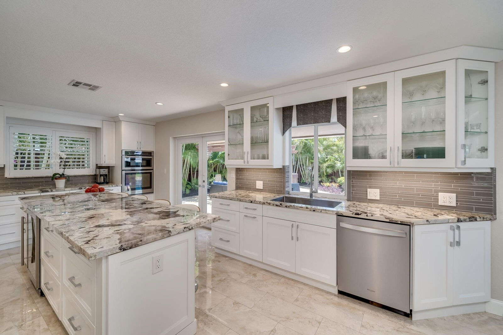 Property Photo:  5830 NE 20th Avenue  FL 33308 