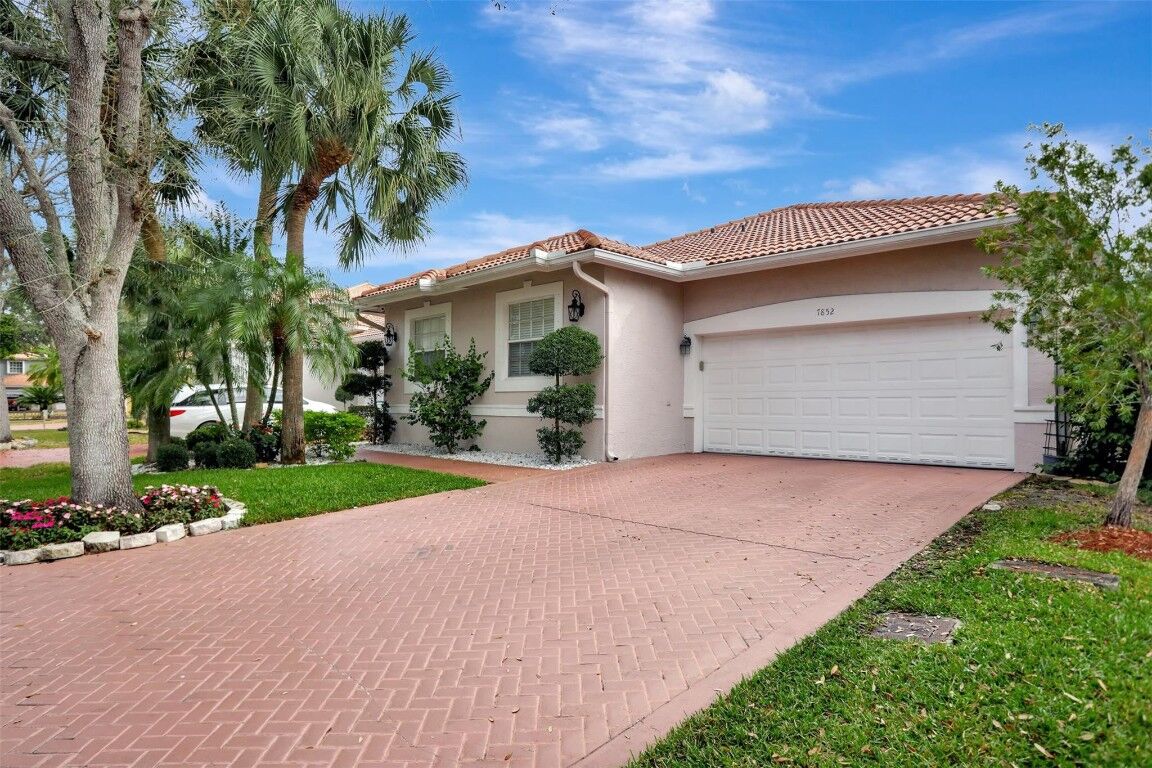 Property Photo:  7852 NW 62nd Terrace  FL 33067 