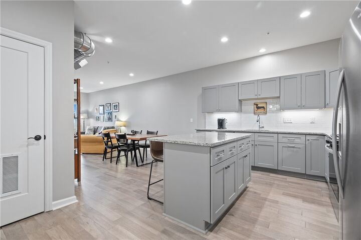 Property Photo: 3809 Liberty Ave 303 PA 15201