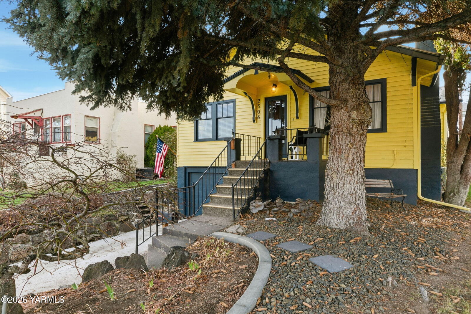 Property Photo:  2308 Eleanor St  WA 98902 