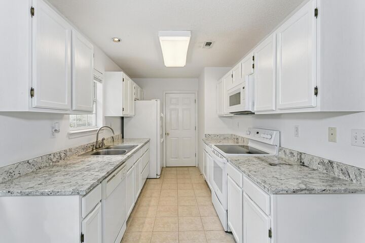 Property Photo:  548 Hyde Park Drive  FL 32539 