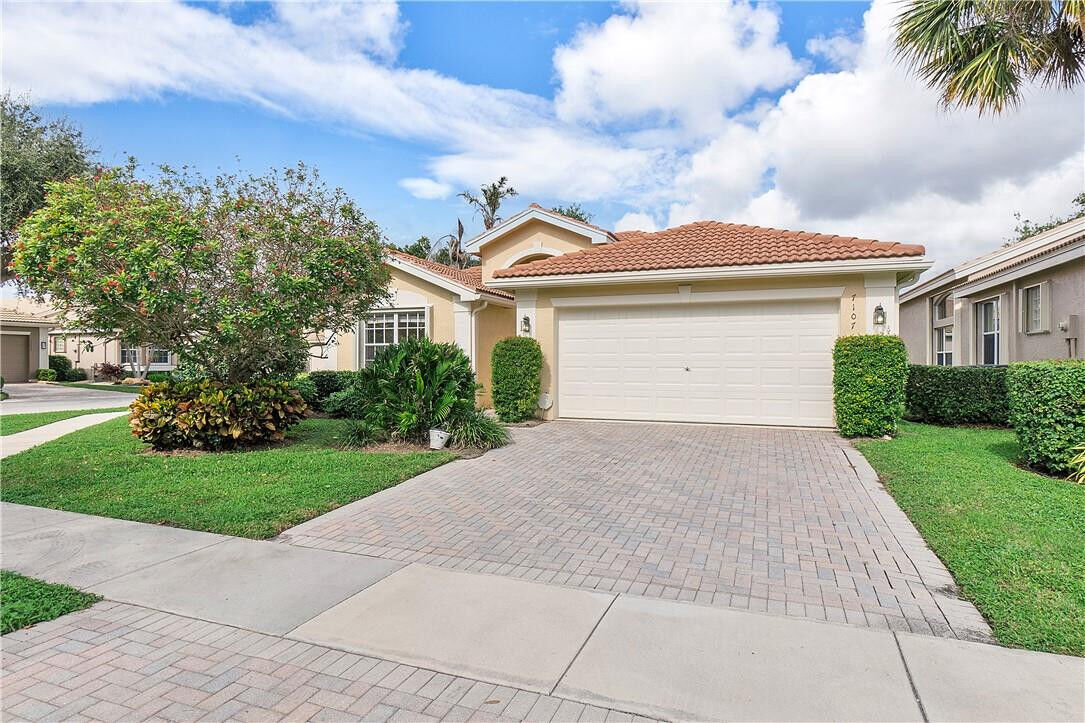 Property Photo:  7107 Bent Menorca Drive  FL 33446 