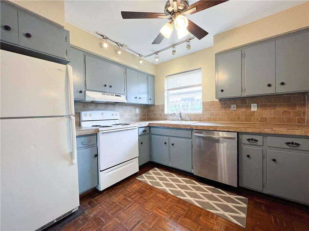 Property Photo: 1020 SW 3rd Terrace FL 33060