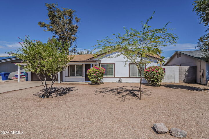 Property Photo:  834 W Julie Drive  AZ 85283 