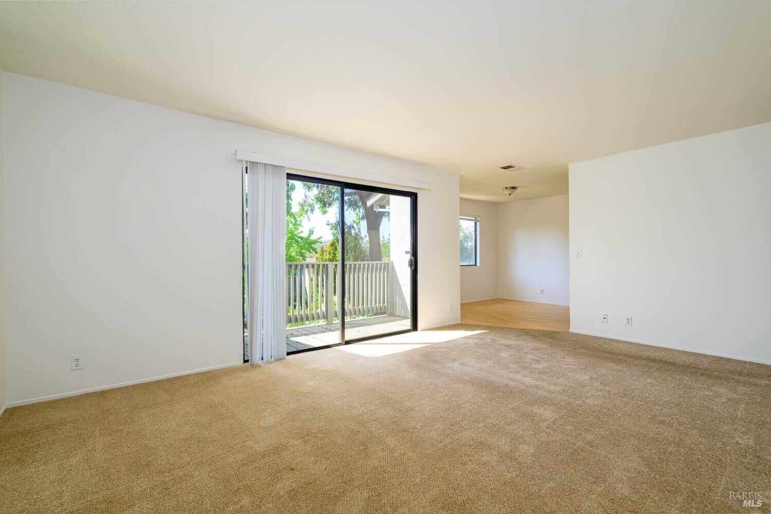 Property Photo: 900 Cambridge Drive 114 CA 94510