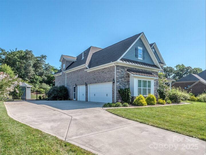 Property Photo:  1011 Golden Bell Drive  NC 28173 