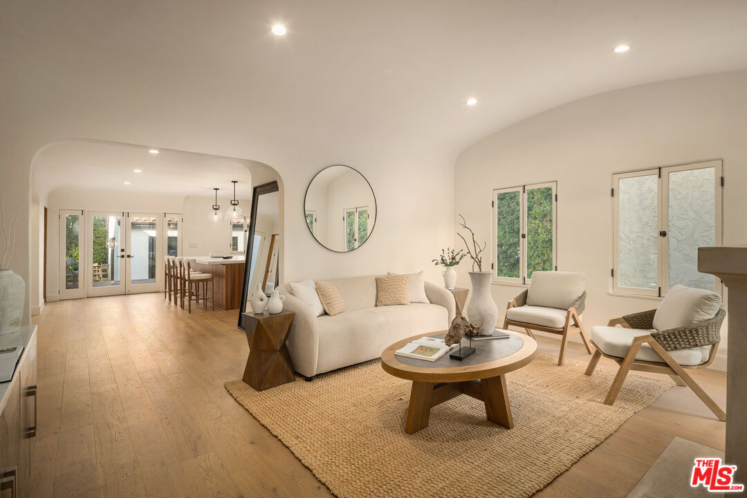 Property Photo:  8817 Ashcroft Ave  CA 90048 