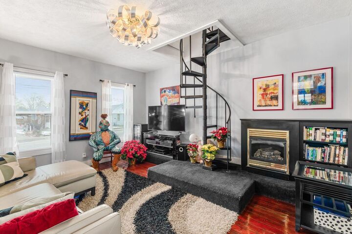 Property Photo:  1046 Summit Street  OH 43201 