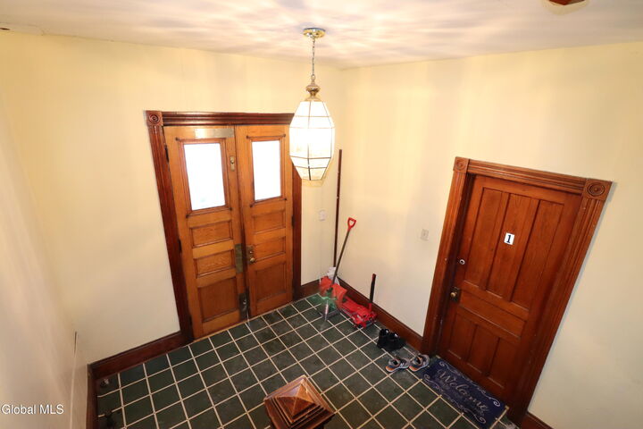 Property Photo:  