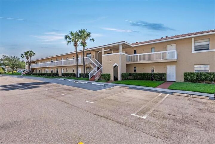 Property Photo:  911 Twin Lakes Dr 3-N  FL 33071 