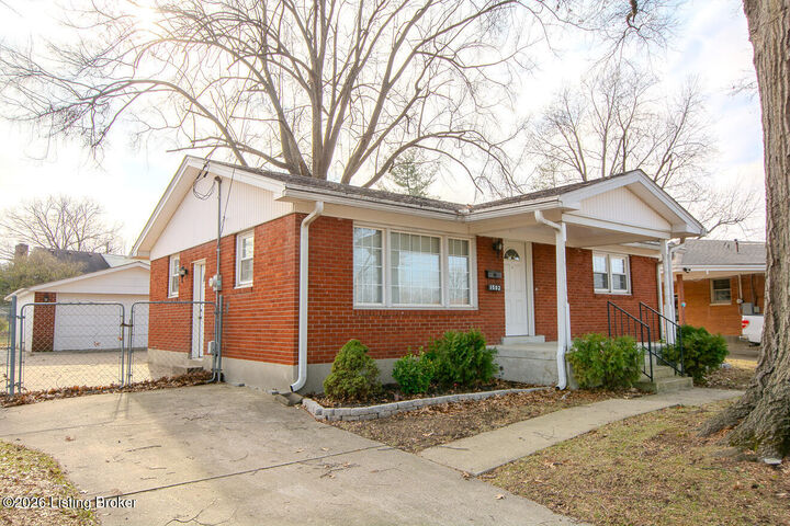 Property Photo:  1502 Hobart Ct  KY 40216 